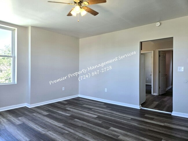 Building Photo - 211 E Wallace Ave