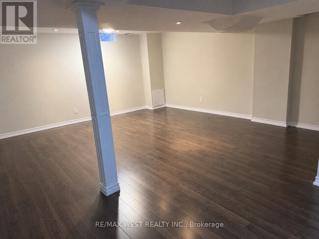 Building Photo - 4 Matagami St