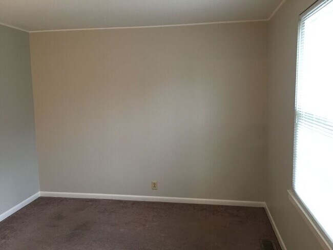 Building Photo - Edgehill - close to Downtown and Universities