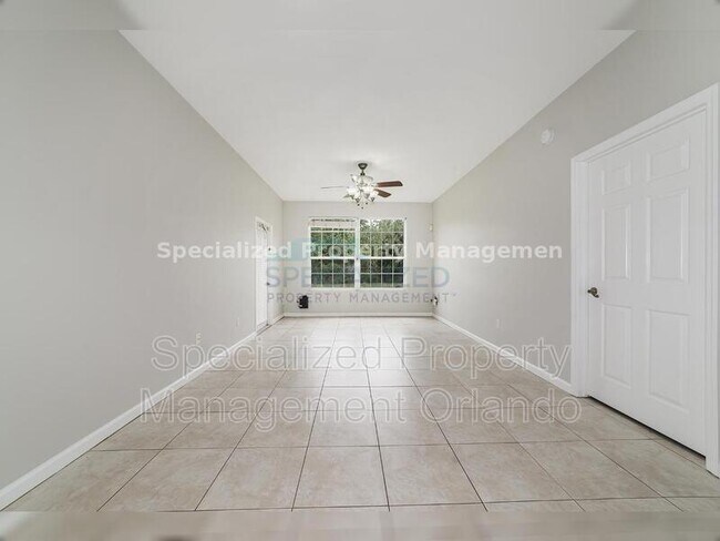 Building Photo - 2302 Silver Palm Dr