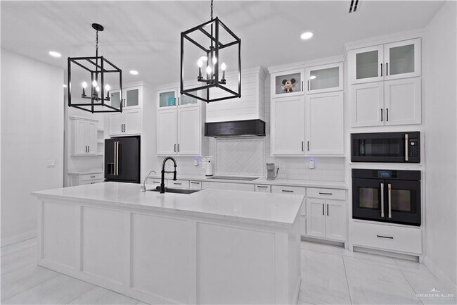 Building Photo - 23 Lago Delton