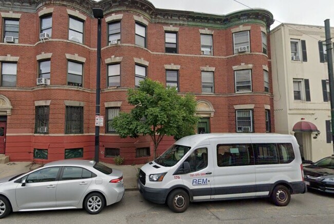 Building Photo - 882 Huntington Ave