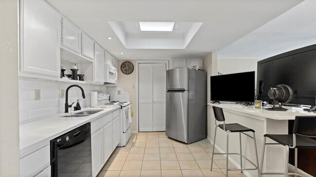 Foto del edificio - 14777 Wunderlich Dr