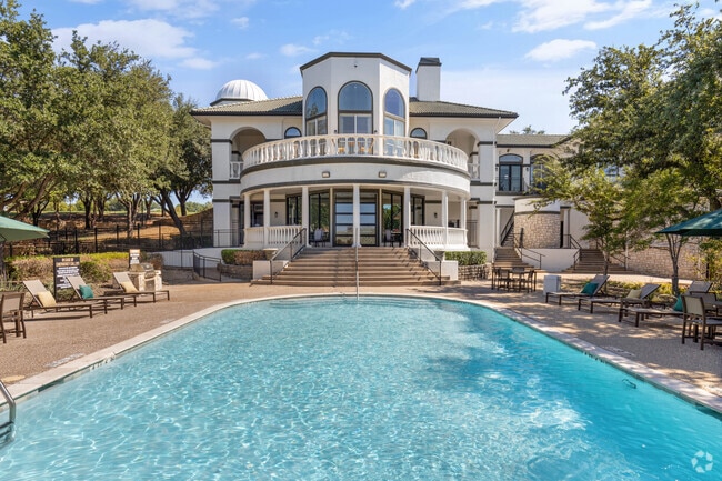 Resort Style Pool - Vue 360