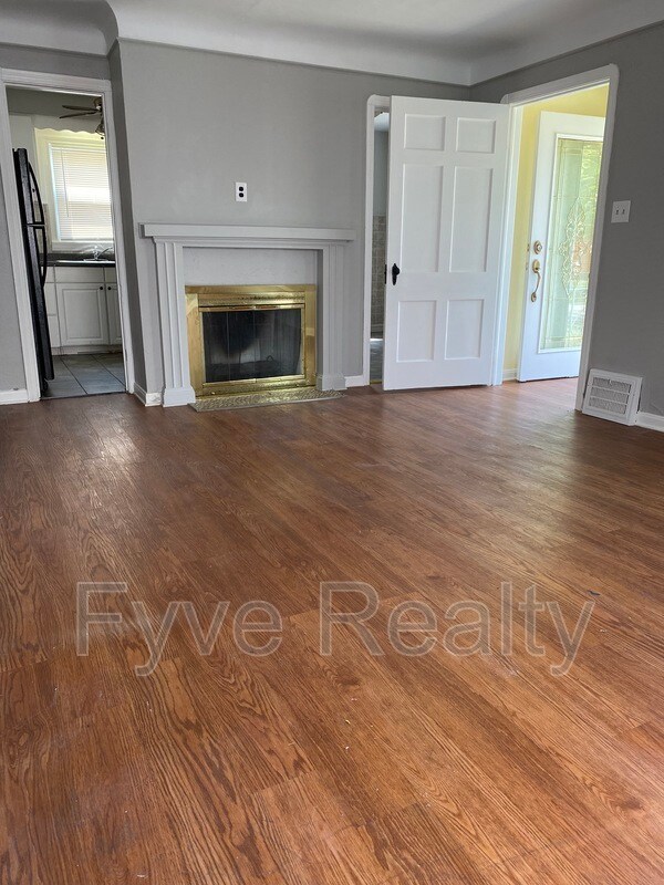 Building Photo - 4163 E 147th St