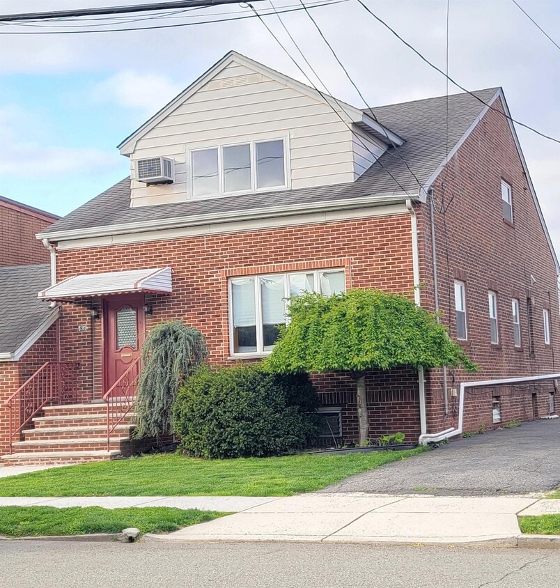 285 Centre Ave, Secaucus, NJ 07094 House Rental in Secaucus, NJ