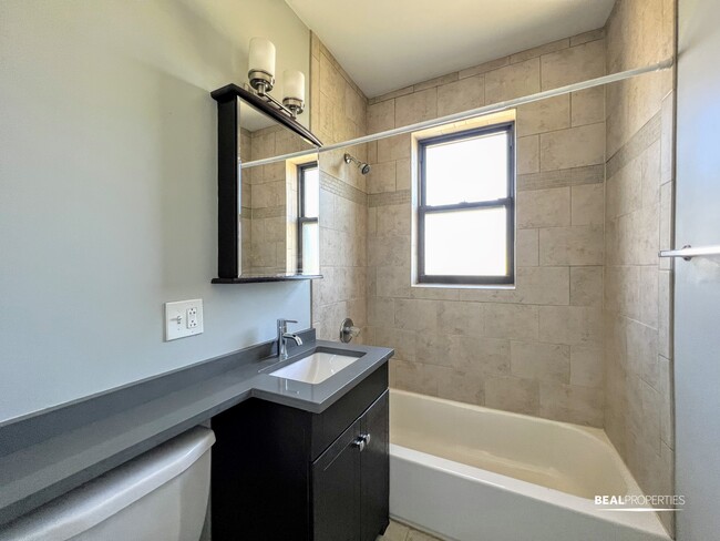 Building Photo - 4546 N Damen Ave
