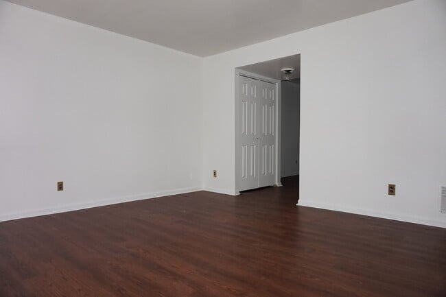 Building Photo - Charming 3 Bedroom/1 Bathroom Townhome in East Baltimore, MD!
