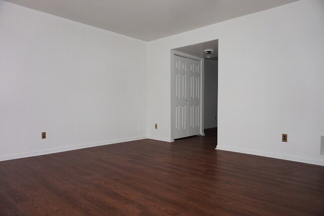 Foto del edificio - Charming 3 Bedroom/1 Bathroom Townhome in East Baltimore, MD!