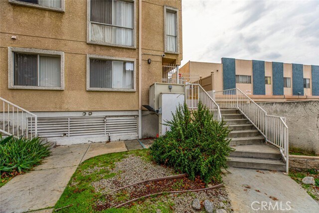Building Photo - 116 W Maple St