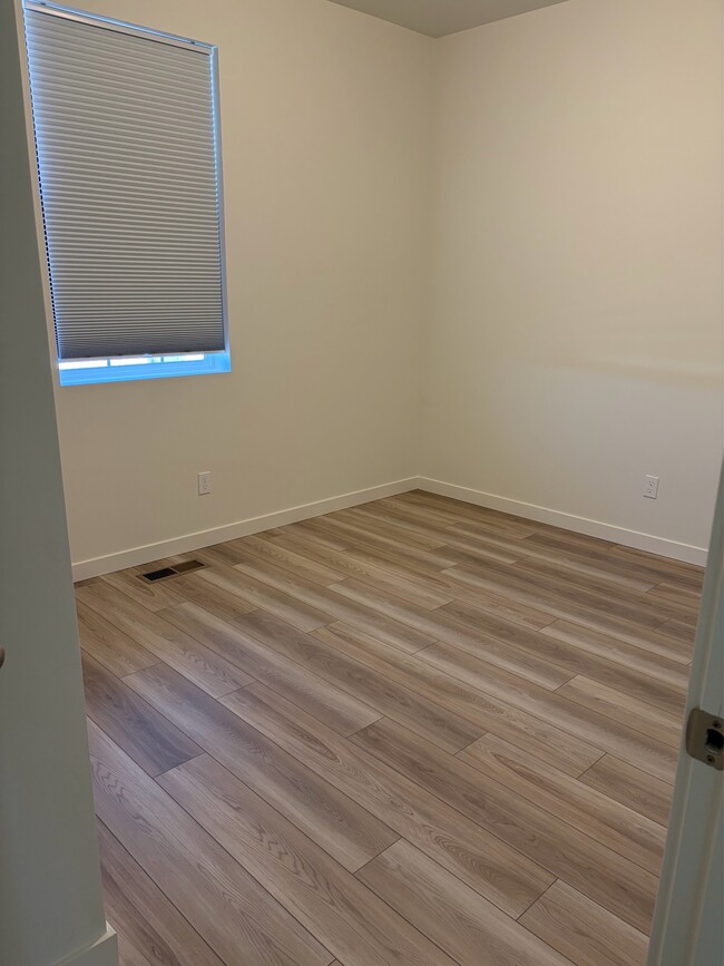 Building Photo - 7821 E Myrtle Bch Dr