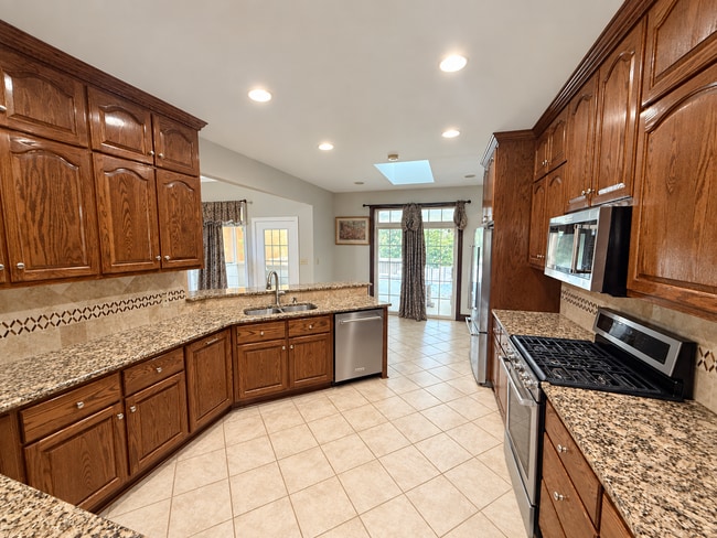 Building Photo - 2040 Webster Grove Dr