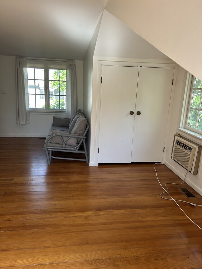 Building Photo - 368 S Parkview Ave