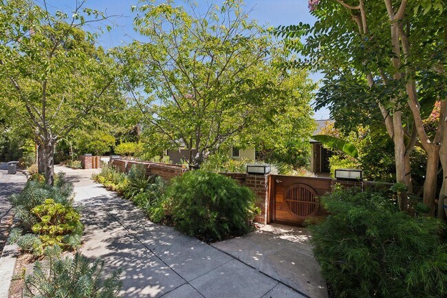 Building Photo - Beautiful Ranch Home with Bonus Room & Detached ADU | Minutes to Downtown