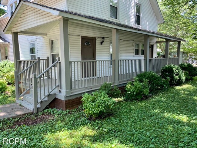 Building Photo - 2 br, 1 bath House - 3511 Alpine St.