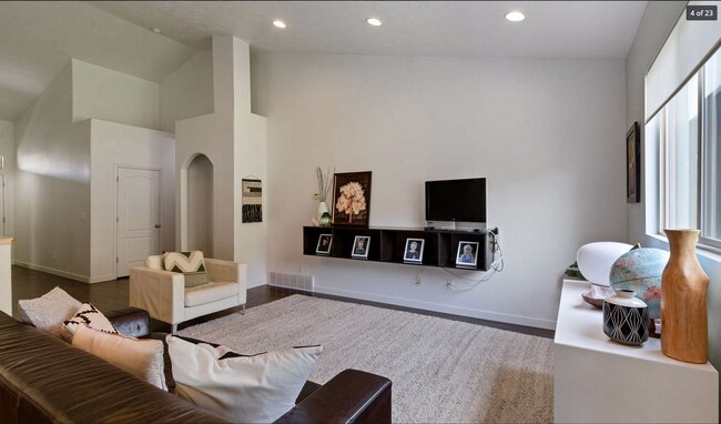 Foto del edificio - Beautiful Mountain Home for Rent in Suncrest – Utah County Side of Draper
