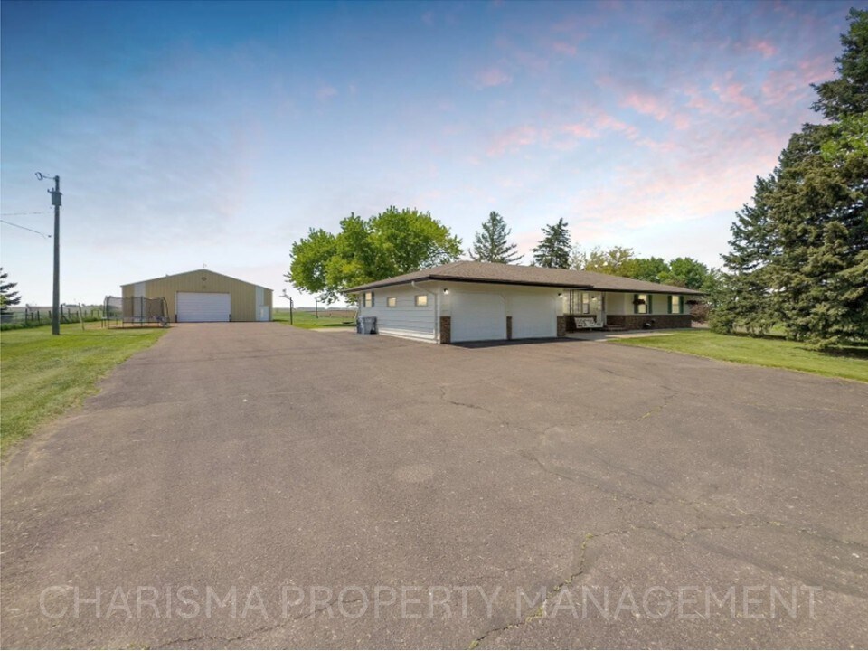 Primary Photo - 28243 West Ave
