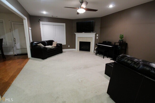 Foto del edificio - 4093 Pond Edge Rd SW