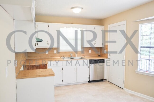 Building Photo - Impressive Home in Pinson, Available Now!