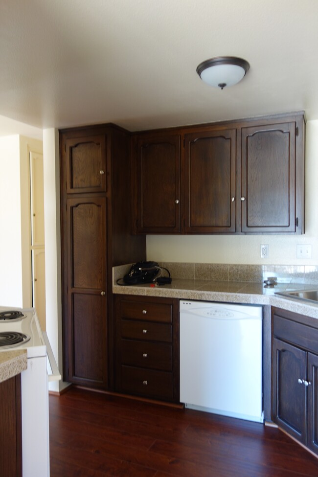 Kitchen 1 - 1809 Cambridge Ave