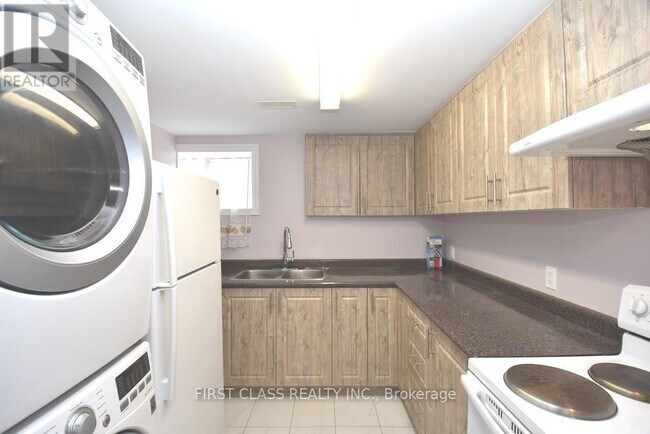 Building Photo - 331 Woodsworth Rd