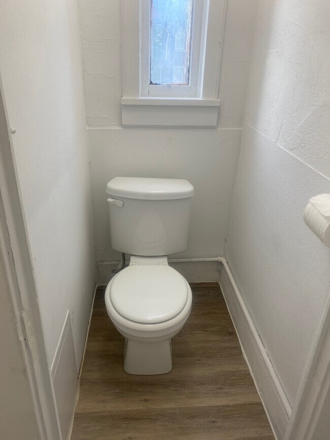 Foto del edificio - 2472 N Dousman St