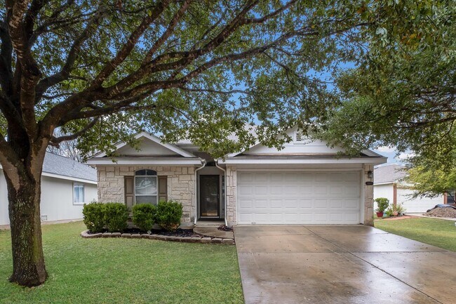 Building Photo - Freshly Painted Spacious 4 Bedroom!