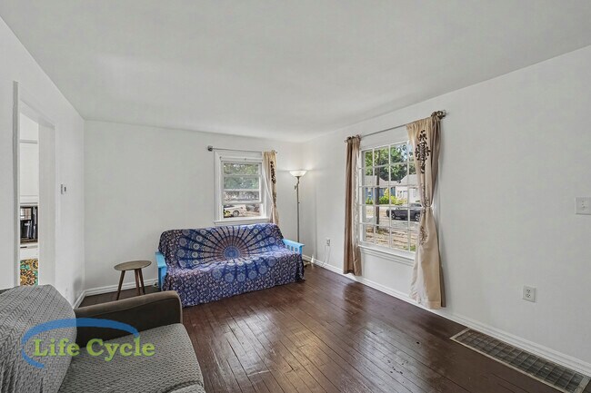Foto del edificio - 2052 Collingwood Ave SW