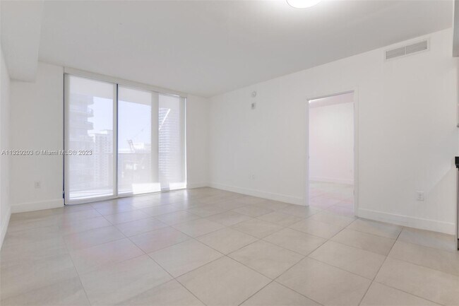 Building Photo - 1010 Brickell Ave