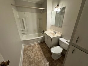 Building Photo - 717 Robison Dr