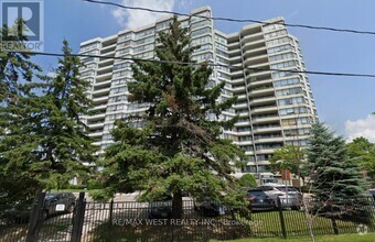 Building Photo - 1121-1121 Steeles Ave W