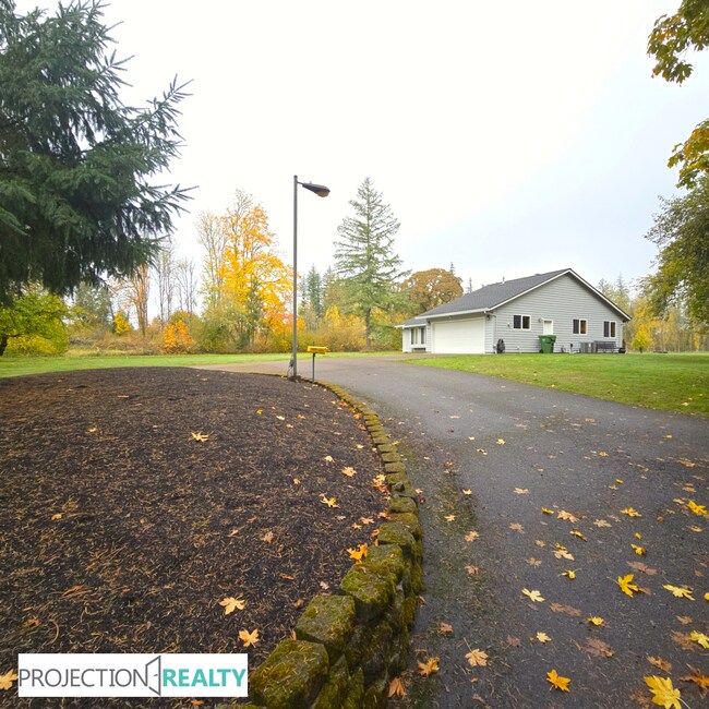 Foto del edificio - 34371 Church Rd