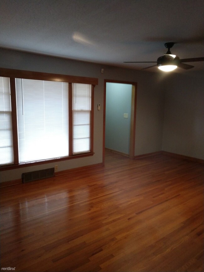 Building Photo - 3 br, 1 bath House - 2602 E Pawnee St