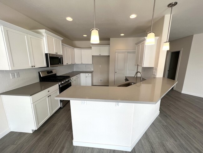 Building Photo - 1650 Dragon Tail Pl