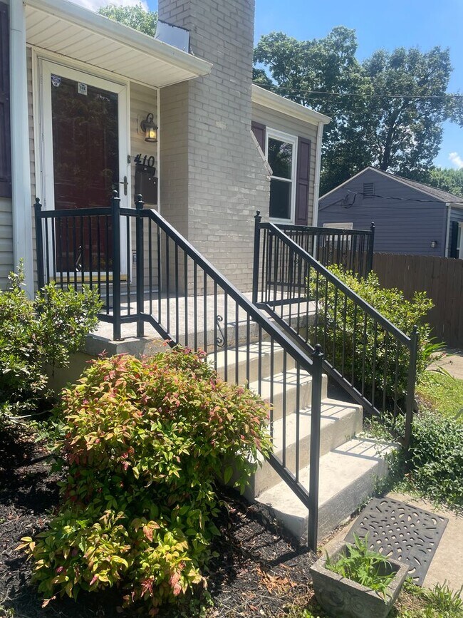 Foto del edificio - Knoxville 37920 - Very nice updated 2 bedroom home in South Knoxville for rent. - Contact Lisa Vi...