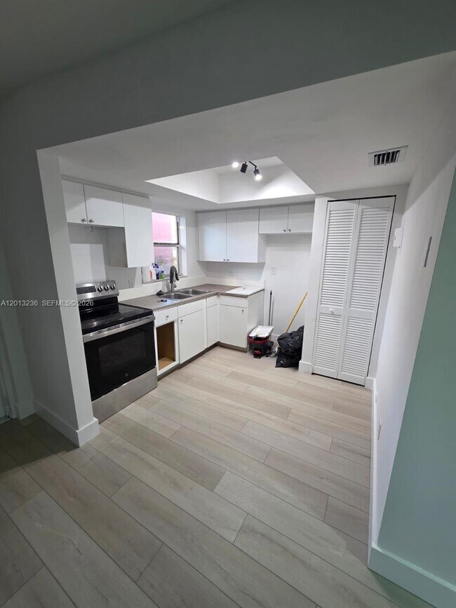 Foto del edificio - 101 NE 41st St