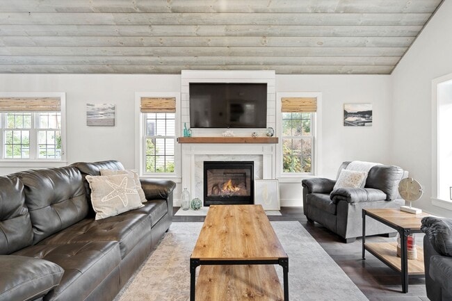 Foto del edificio - 10 Willow Ln