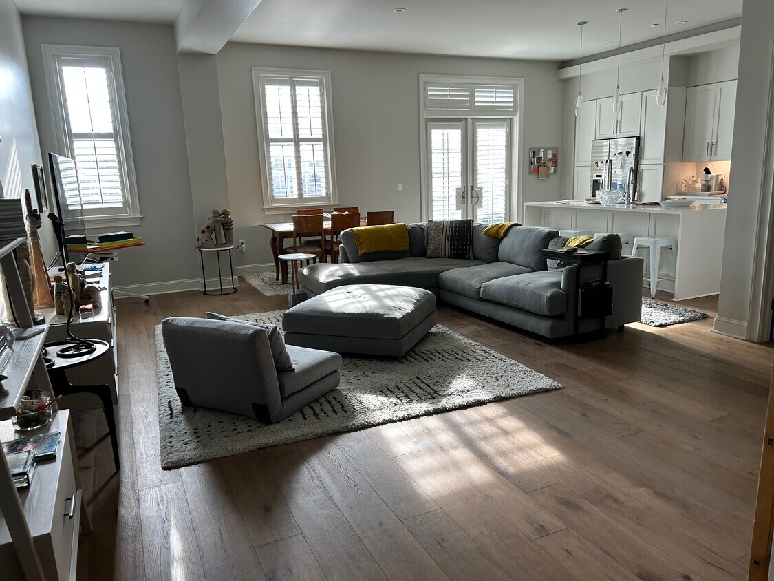 Foto principal - 731 Saint Charles Ave