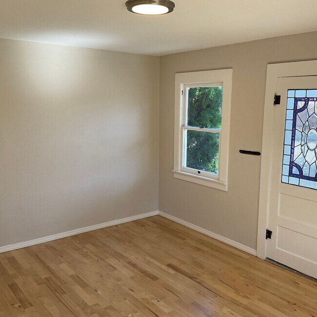 Foto del edificio - 272 S Grand St