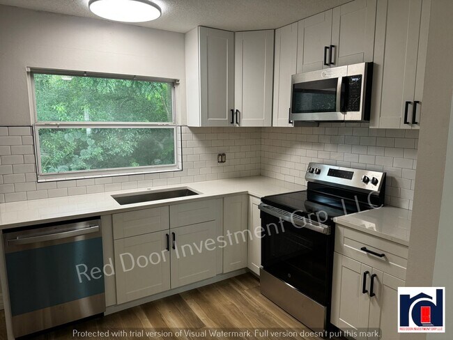 Foto del edificio - Renovated Spacious 2/2~w/All-in One Washer...