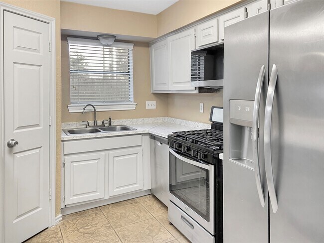 Building Photo - 1111 Baker Dr