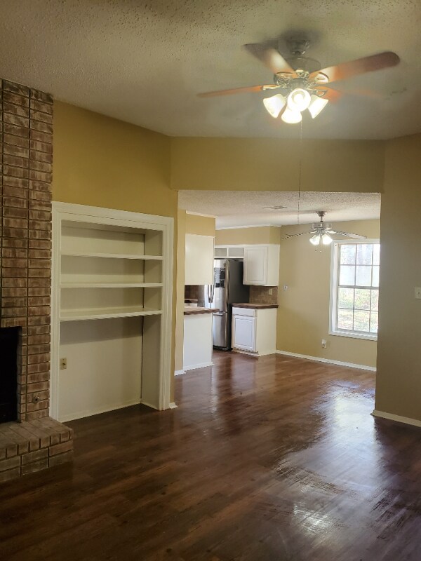 Foto del edificio - 410 Birchwood Dr