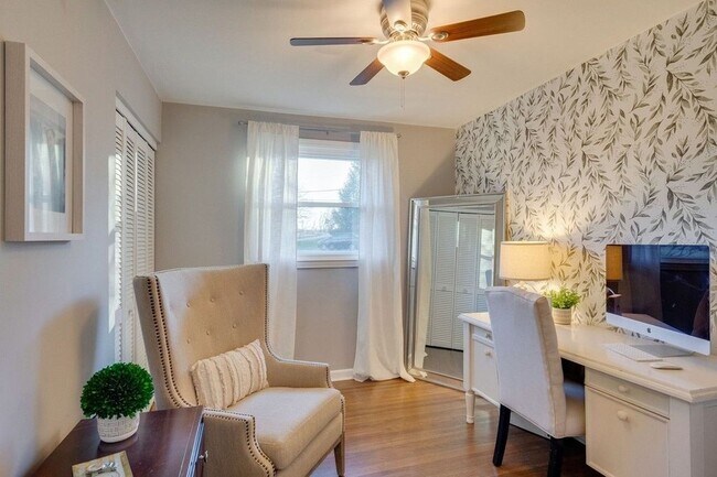 Foto del edificio - 500 Whispering Hills Dr