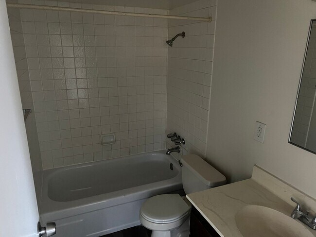 Building Photo - 555 S Royal Crest Cir