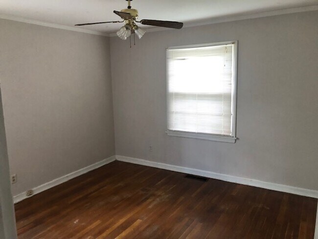 Foto del edificio - DUPLEX - 217B Rankin Blvd