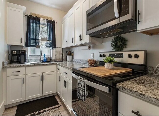 Foto del edificio - 1037 Cove Rd