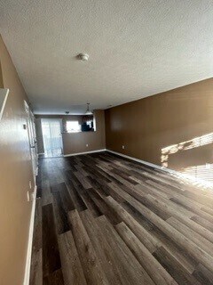 Building Photo - Now Leasing Large 2 Bedroom 1.5 Bath Condo...