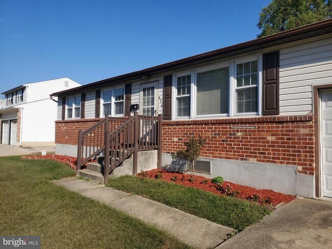 Foto del edificio - 836 Townsend Blvd