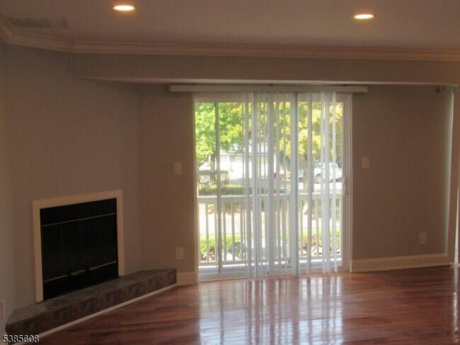Foto del edificio - 133 Woods Edge Dr
