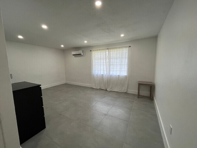 Foto del edificio - 310 NE 78th St